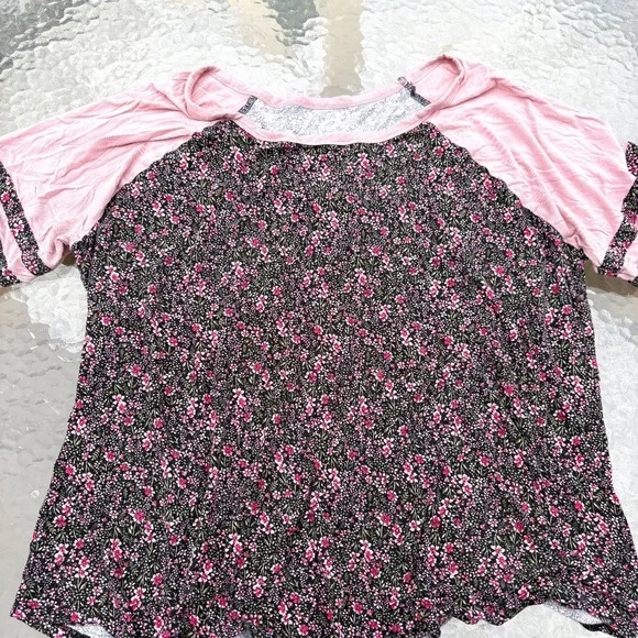 Maurices Floral Short Sleeve Top - Ladies Plus Size 1X - Picture 1 of 3